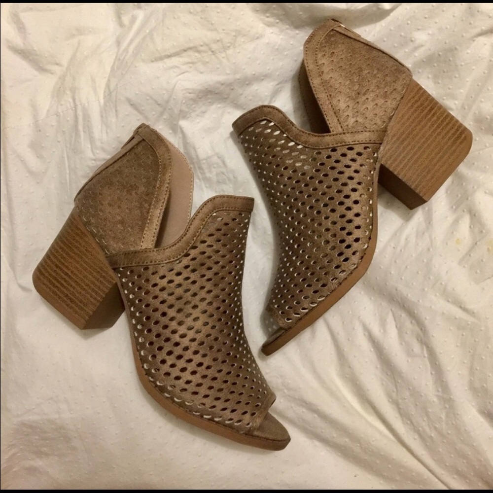 JUSTINE Booties - Picture 4 of 5